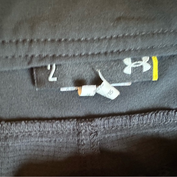 Under Armour black size 2 shorts quick dry air holes/mesh to keep you cool golf - Picture 5 of 5